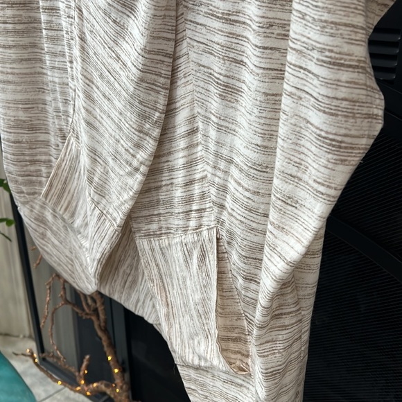 Top M/L - Picture 2 of 4